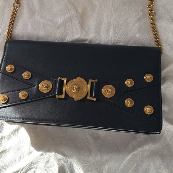 Versace - Picture 3 of 8